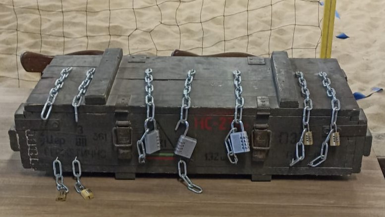 De schatkist met sloten dat geopend moet worden tijdens MasterMinds.