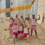 Het Belgische team dat aan het dodgeball toernooi mee deed heeft het gekste outfit aan. Alle teamleden zijn in het roze gekleed.