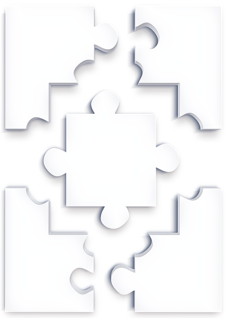 Vijf puzzelstukjes die bijna tegen elkaar aanliggen en in elkaar passen.