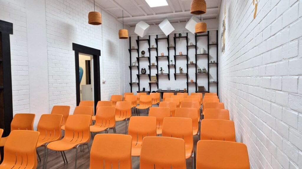Vergaderruimte Alkmaar - Theateropstelling voor presentatie.