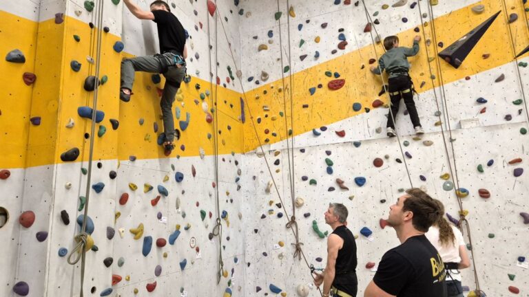 indoor-topropecursus-klimmers-aan-de-wand